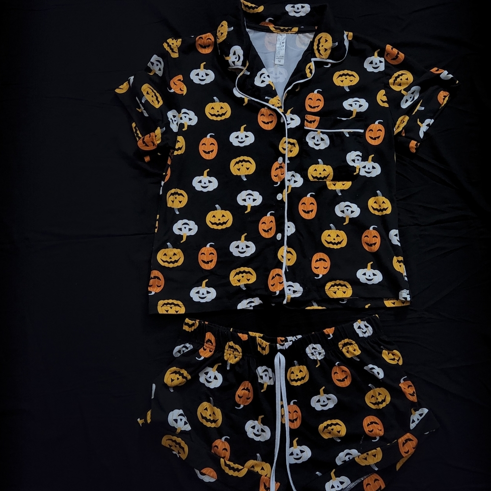 Halloween pajamas size M